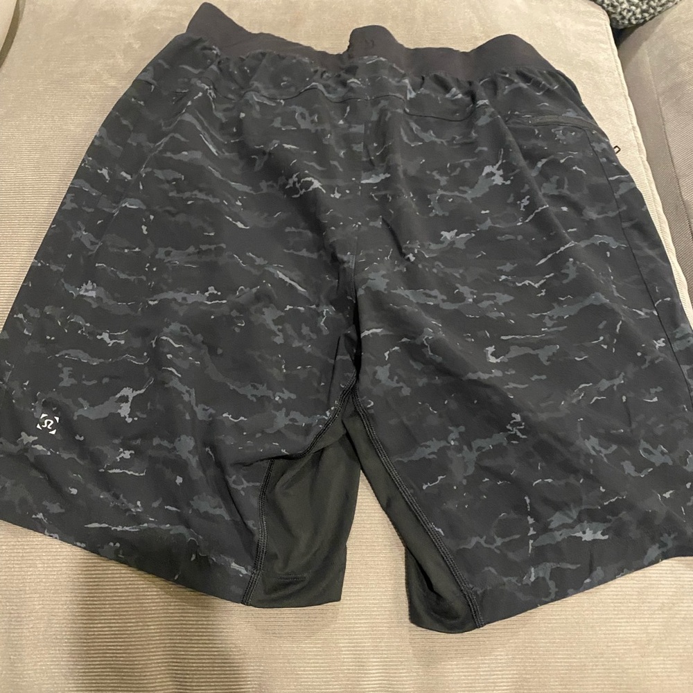 Men’s Lululemon shorts 9”